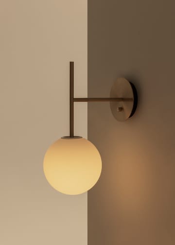 TR Bulb Suspended væglampe - Brushed brass - Audo Copenhagen