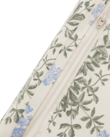 Plumbago satin quiltet puslepude - 50x65x9 cm - Garbo&Friends