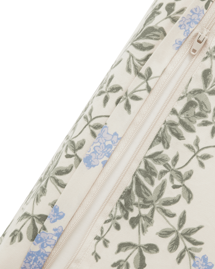 Plumbago satin quiltet puslepude, 50x65x9 cm Garbo&Friends