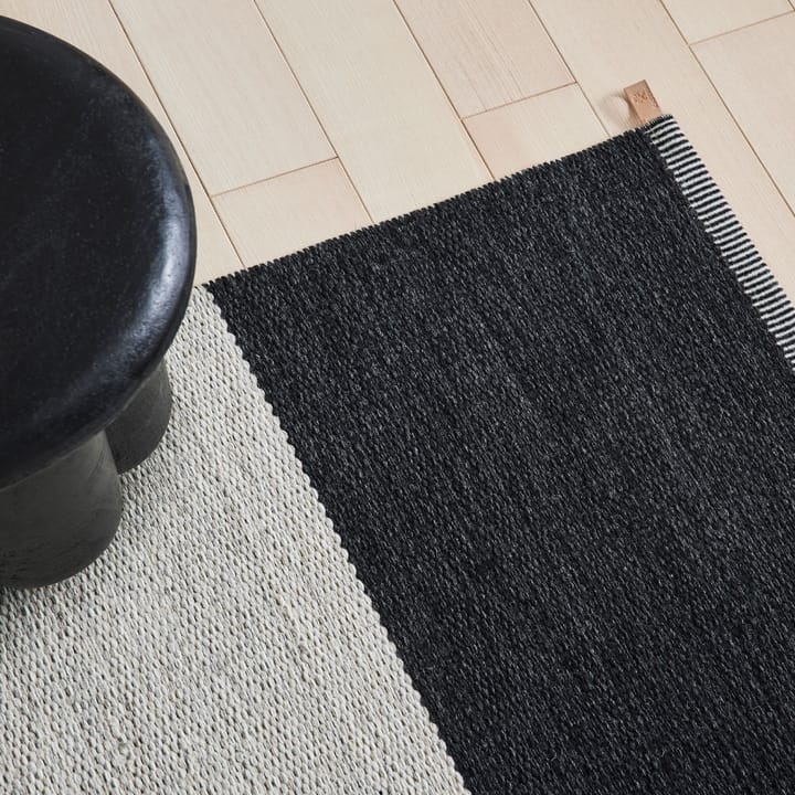 Wide Stripe Icon tæppe, Midnight black 554, 300x200 cm Kasthall