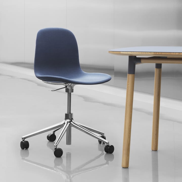 Form chair drejestol, 5W kontorstol, blå, aluminium hjul Normann Copenhagen