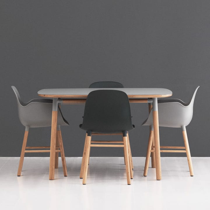 Form karmstol - black, ben i egetræ - Normann Copenhagen