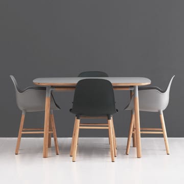 Form karmstol - black, ben i valnød - Normann Copenhagen