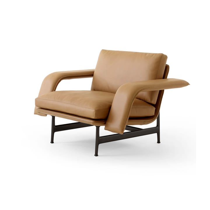 Meantime AV29 lounge stol - Warm black-Noble leather Cognac - &Tradition