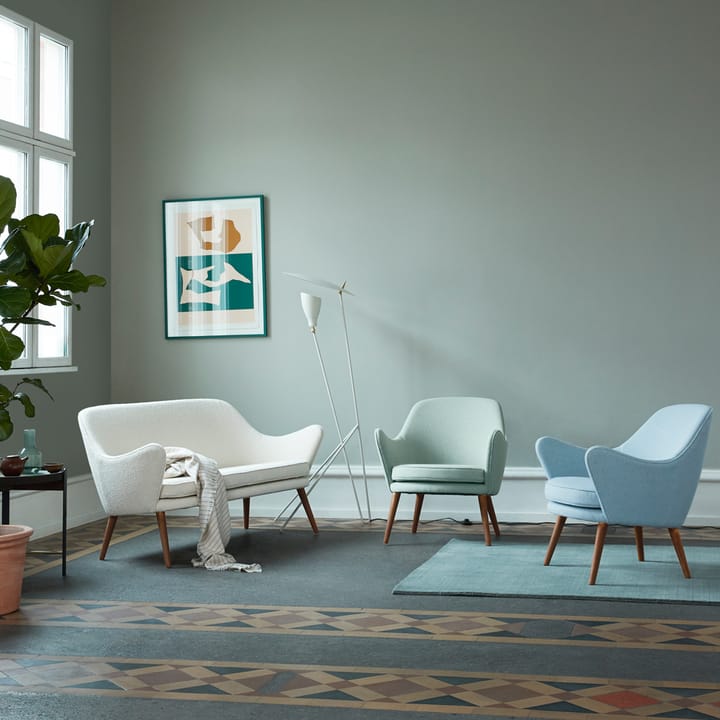 Dwell loungestol, stof Merit 014/Rewool 768 minty grey/light steel blue, ben i røget egetræ Warm Nordic