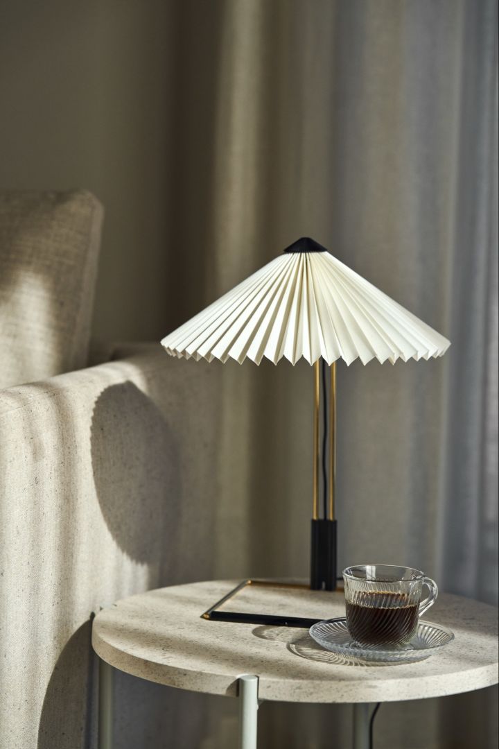 Planlæg din belysning i dit hjem med tre typer forskelligt belysning, her kan du se den plisserede Martin lampe fra HAY.