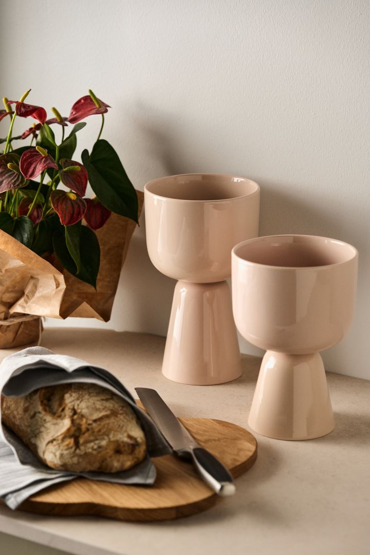 Kreative gaveidéer til den nye husejer - her kan du se Nappula blomsterkrukkerne fra Iittala og Royal brødkniven sammen med Alvar Aalto bakken.