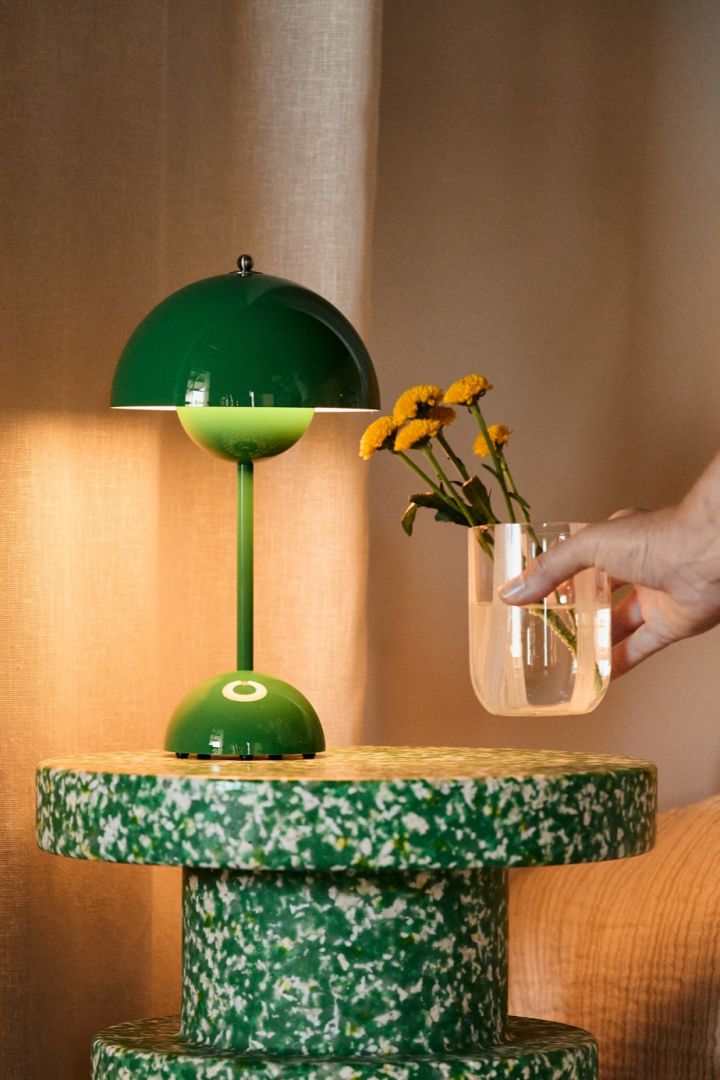 Vælg den rigtige pære - Flowerpot lampe med 2700K kelvin.