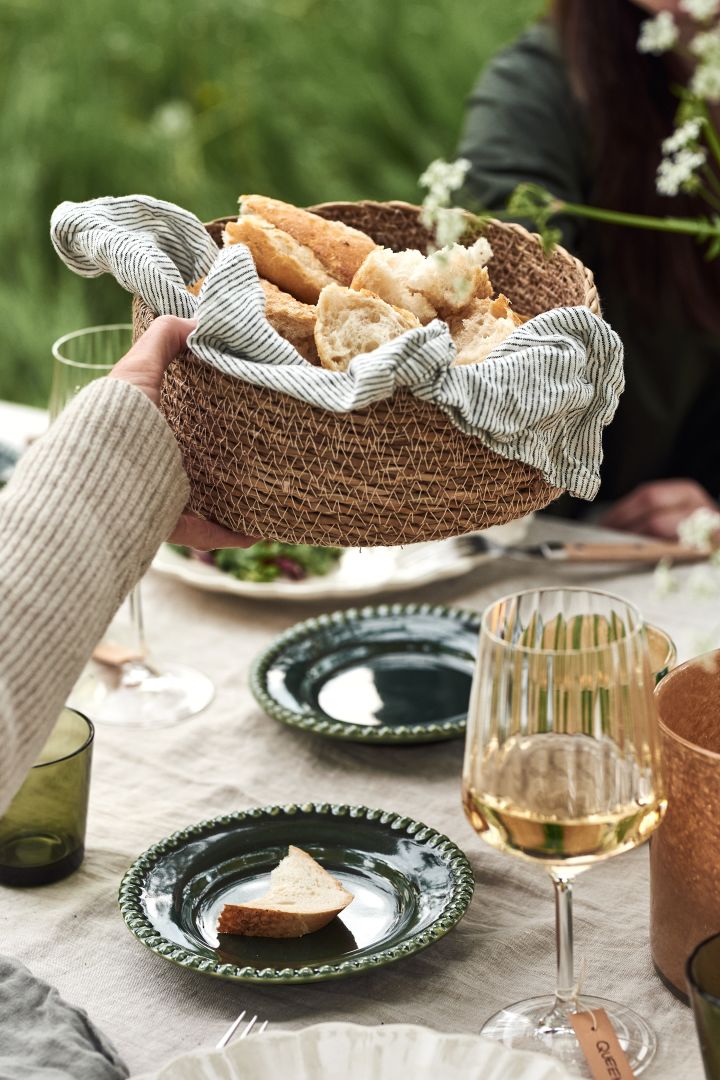 Udforsk vores havefest inspiration – praktiske kurve med brød til din havefest. 